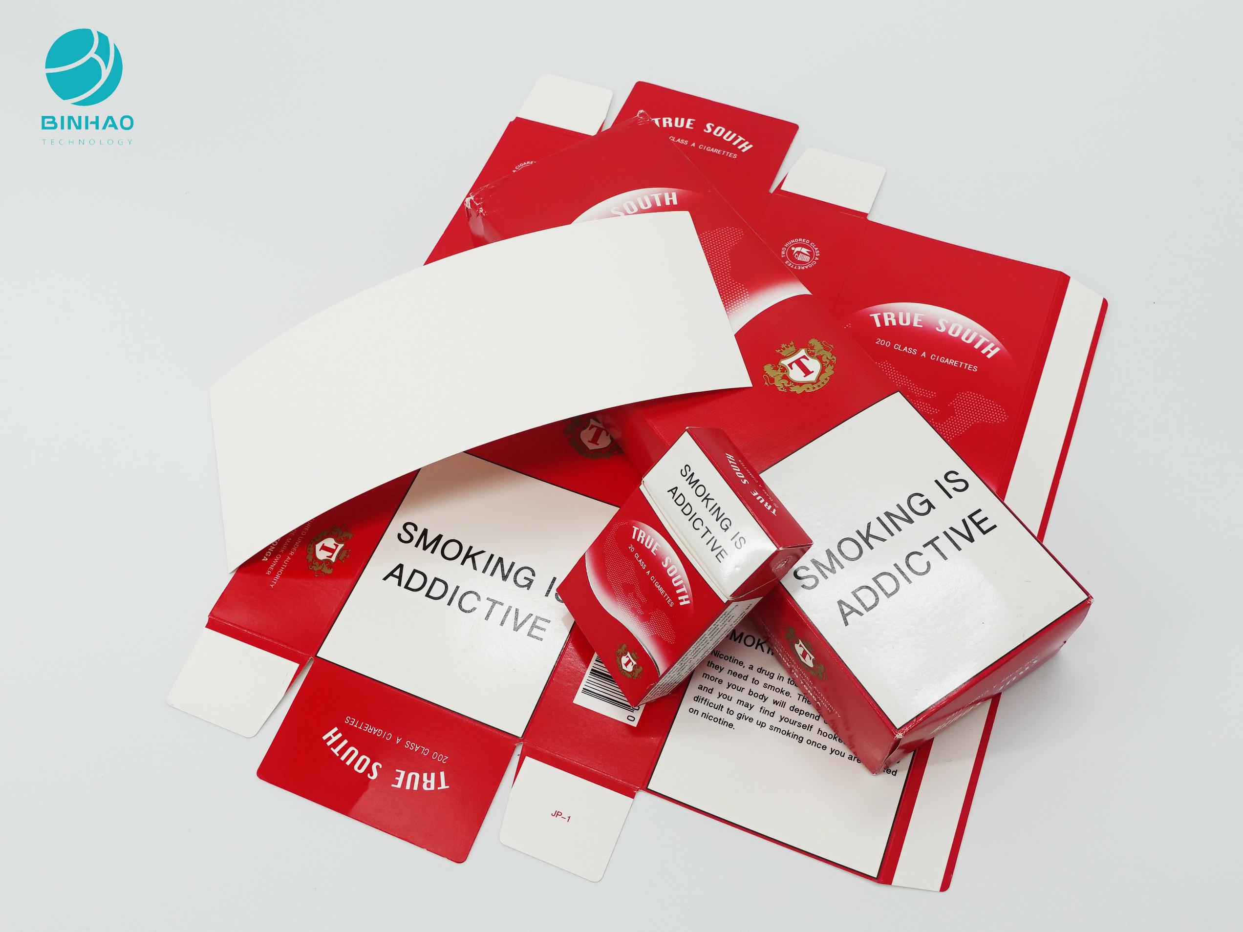 Caja de embalaje del tabaco de los paquetes de la cartulina durable del cigarrillo con el logotipo grabado en relieve